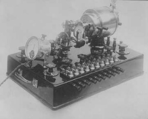 Multostat, Anschlußapparat für Behandlung mit Gleich- und Wechselstrom, Sanitas : Technikgeschichte | Physik | Elektrizität | Elektromedizinische Apparate