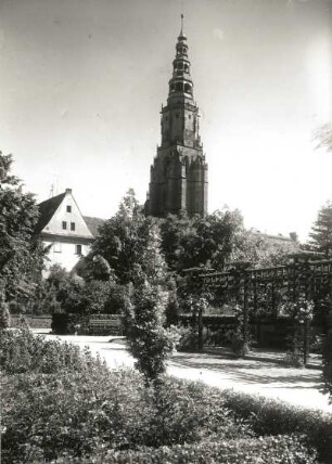 Schweidnitz, Kirche : Schweidnitz (Swidnica/Polen). Katholische Kirche Sankt Stanislaus und Wenzel (1325-1488). Ansicht von Südwesten