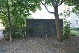 Formsteinwand Berlin-Fennpfuhl, Standort Bernhard-Bästlein-Str. 47-63