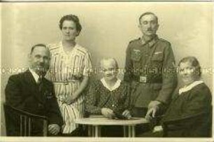 Familienbild mit Soldat