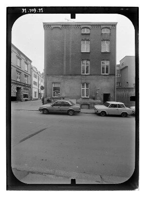 Wismar-Altstadt, Bademutterstraße. Wohnhaus mit Laden. Straßenfront