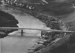 Moselbrücke Müstert vor Stau