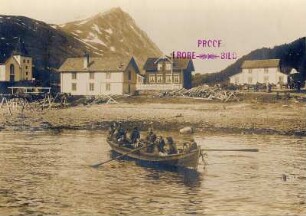Norwegen: Samen in einem Ruderboot beim Anlegen (vielleicht Lyngseidet nordöstlich von Tromsø)