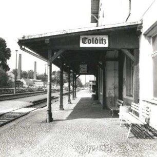Colditz, Bahnhofstraße 39. Bahnhof (1870/1880). Empfangsgebäude. Überdachter Bahnsteig