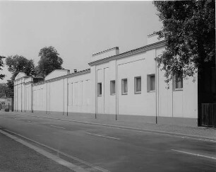 Großenhain, Dresdner Straße. Fabrikgebäude des ehem. VEB Textima Webstuhlbau (2. H. 19. Jh.). Straßenansicht