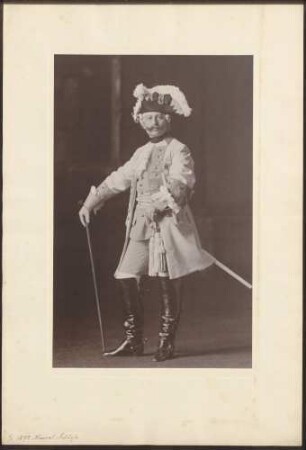 Berlin, Kaiserliches Schloß, Kaiser Wilhelm II. im Kostüm des Alten Fritz, Ganzfigur.