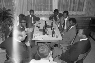 Biafra-Spendenaktion des Christlichen Vereins junger Menschen (CVJM) unter dem Motto "Biafra leidet".