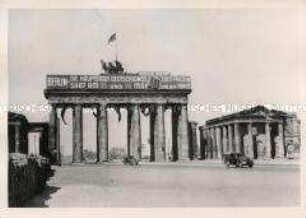 Werbung zur Wahl des 3. Deutschen Volkskongresses am Brandenburger Tor