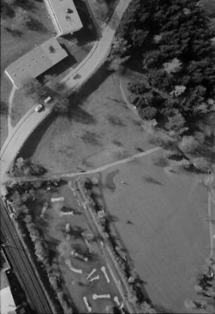 Bad Krozingen: Kurpark und Minigolfplatz, von Osten, sowie Bahnübergang