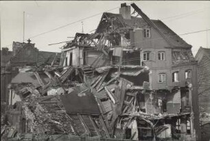 Hamburg. Ehemaliges Seefahrer-Altenheim liegt 1943 nach dem Luftangriff in Trümmern