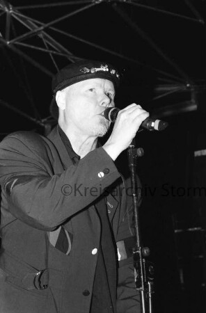 Stadtfest: Hagener Allee, Bühne: Popsänger "Harpo" Jan Svensson bei Gesangsauftritt: 12. Juni 1999