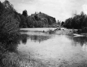 Fluß bei Hochwasser (vielleicht in Franken)