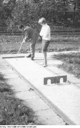 Verschiedene Sportveranstaltungen, Sport in der Nationalen Volksarmee der DDR (NVA), Betreuung von französischem Eiskunstläufer im Krankenhaus, Pausensport, Auszeichnung von Leistungssportlern, Minigolf-Anlage im Großen Garten, Kinder- und Jugend-Spartakiade, Flutlichtmasten des Rudolf-Harbig-Stadions, u.a., April 1965 - 1970