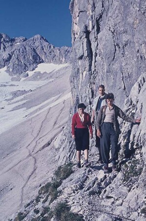 Mittenwald/Karwendel. Wanderer auf einem Berg