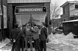 Fahrbücherei des Kreises Stormarn: Präsentation des neuen Bücherbusses
