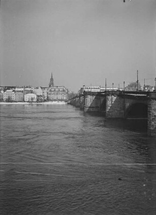Dresden-Altstadt. Dresden-Altstadt. Blick von der Altstädter Seite über die Elbe auf die Neustädter Seite