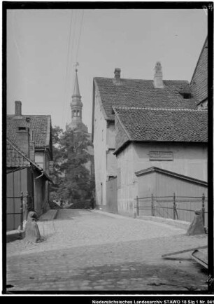 Fischerstraße mit Oker und Okerbrücke/Kirchstraße, Blick auf Holzdreherei Wilhelm Grabenhorst (älterer Positivabzug vorhanden) Enthält: Platte 9 (eingeritzt: 11)