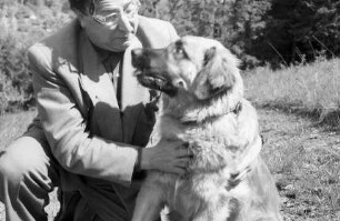 Leonberg: [Gerhart Herrmann] Mostar und sein Leonberger Hund
