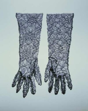 Transparente Handschuhe aus blauer Spitze (Archivtitel)