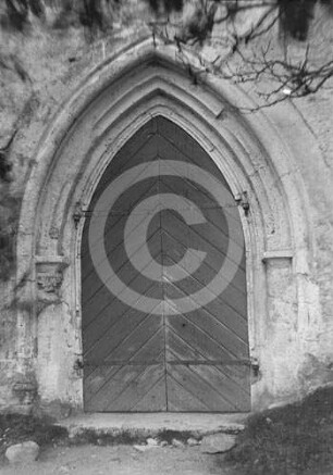 Portal der Kirche Peude