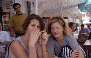 Babette und Kathrin im Caffee [Jerusalem, Israel-Exkursion]