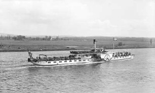 Elbedampfer Krippen : Personen-Seitenraddampfer "Krippen" (1912, Werft Laubegast) in Fahrt auf der Elbe