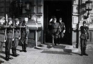 Nationalsozialismus - Kundgebungen, Feiern, Festtage. Reichsarbeitsdienstführer Hiert (?)