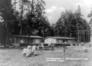 Reinhardtsdorf-Schöna. Betriebsferienheim des VEB Fahrzeugelektrik Pirna. Spielplatz und Bungalows