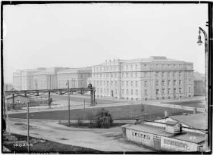 Bau Me 24 Verwaltungsgebäude und Laboratorium, Blick von Bau Me 288 Wasserreinigungsanlage