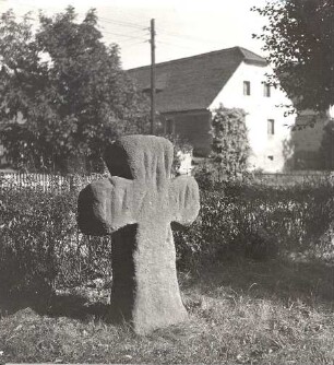 Steinkreuz in Crostwitz : Bildende Volkskunst - Stein. Ort: Chrósćicy / Crostwitz. Steinkreuz in Crostwitz