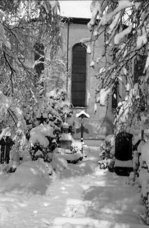 Freiburg, Günterstal: Friedhof Günterstal im Schnee, Gang zur Kirche