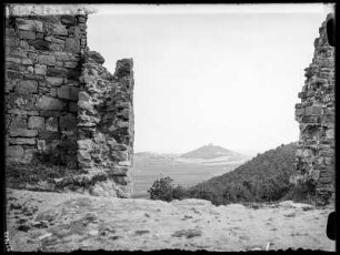 Blick von der Ruine Mühlberg nach der Wachsenburg