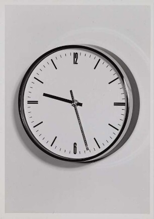 Kienzle Wanduhr "65 / 5172" von Kurt Traeg