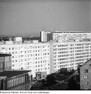 Ernst-Thälmann-Straße, Postplatz, Wilsdruffer Vorstadt (u.a. mit Autoausstellung)