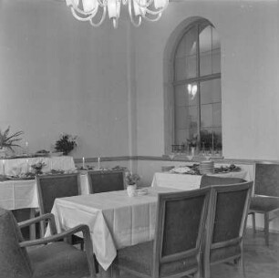 Mitropa : Oberlausitz. Unbekannter Ort. Innenraum einer Mitropa-Gaststätte