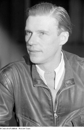 Porträtaufnahmen des Schauspielers Max Eckard