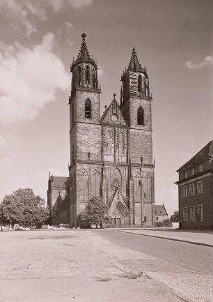 Magdeburg. Dom zu Magdeburg St. Mauritius und Katharina (1363 geweiht). Ansicht von Westnordwesten