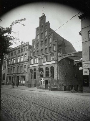 Lübeck, Haus der Schiffergesellschaft : Lübeck. Haus der Schiffergesellschaft (Gaststätte), Breite Straße 2/Ecke Engelsgrube. Eckansicht