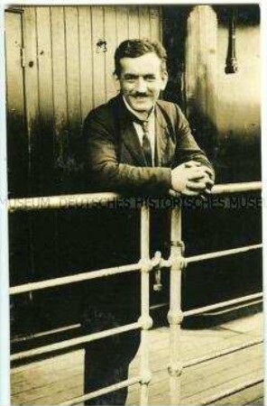 Richard Fleischhut an der Reling des Dampfers "Prinz Friedrich Wilhelm"