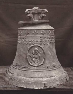 Glocke. Gegossen von J. Pfeiffer