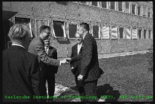 Besuch von Prof. Glenn Theodor Seaborg (Nobelpreisträger und Präsident der United States Atomic Energy Commission (USAEC)) am Kernforschungszentrum Karlsruhe (KfK)
