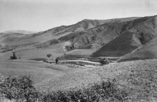 Landschaftsblick : Blick über eine hügelige Landschaft bei Amoucha.
