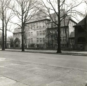 Cottbus, Sielower Straße 37. Sorbische Oberschule (ehemalige Lehrerbildungsanstalt; 1910, Erweiterung 1929)