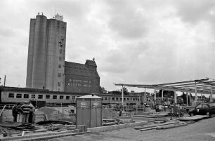 Bahnhof: Baustelle für Bahnhofsgebäude: Überdachung des Zentralen Omnibusbahnhofs