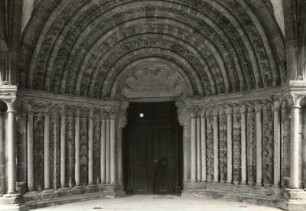 Třebíč (Trebitsch). St.-Prokop-Basilika (M. 13. Jh.). Portal an der Nordseite