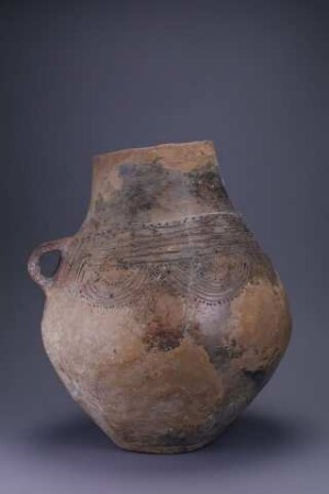 Flasche mit geometrischem Muster