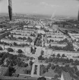 Wohnkomplex II in Eisenhüttenstadt-Schönfließ : Blickrichtung Nordosten zur Leninallee (Lindenallee)