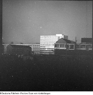 Haus der Presse (Blick von oben, Baustelle, Innenansichten Kantine?, Büro?, mit Skulpturen, mit Transparent, Richtfest)