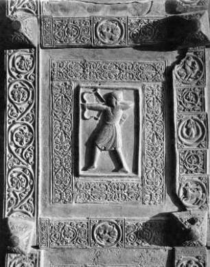 Zweiflügelige Tür : Zweiflügelige Tür. Bronze (1175/1179; Barisano da Trani). Trani, Kathedrale San Nicola Pellegrino, Westportal. Türfeld mit Bogenschützen vom rechten Türflügel