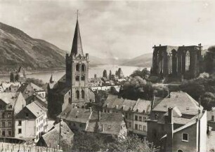 Bacharach am Rhein. Blick auf die Stadt. In der Bildmitte die von 1230 bis 1269 errichtete evangelische Kirche St. Peter. Rechtrs die Ruine der von 1287 bis 1426 im gotischen Stil errichteten Wernerkapell